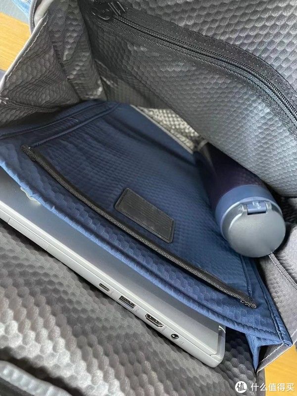 d走下“神坛”的TUMI，Davis双肩包虽然耐用但细节拉跨