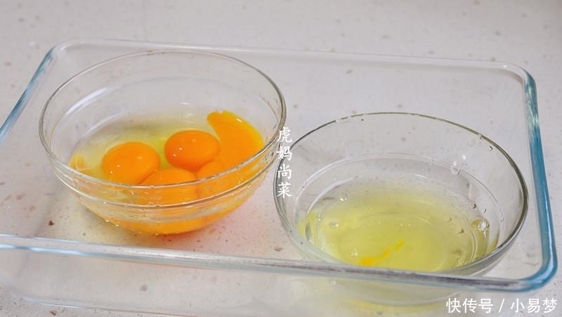 荠菜新吃法,卷起来蒸5分钟,清鲜软嫩,一口一个吃不停