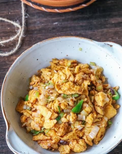 炒鸡蛋时,不能直接下锅,多加一步,鸡蛋滑嫩无腥味,越吃越香