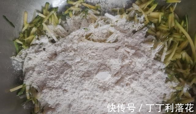 丝瓜籽|三伏天，吃它正当时，清热去火营养好，不炒不炖当饭吃，真简单！