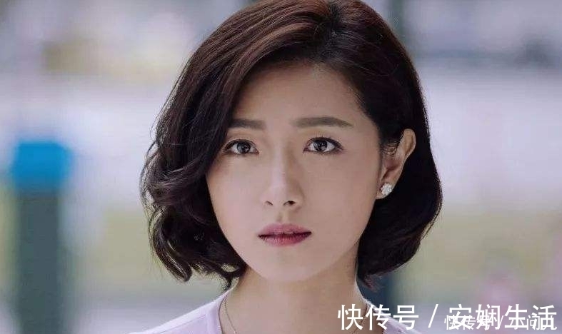 万茜|与王鸥不同,万茜穿着简单录节目,原以为很朴素,站起来才懂