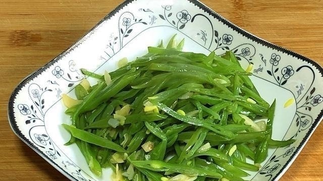 焯水|此菜1年4季都很贵，补钙比牛奶更强，再贵我家每周也要吃4次