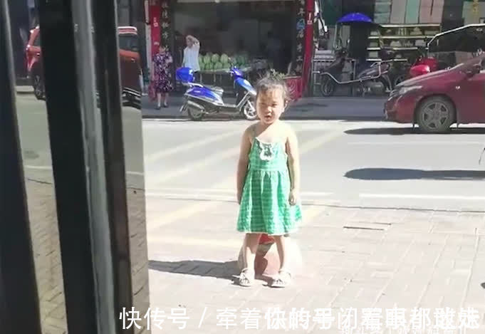 孩子|“不给看电视，我就晒死自己”，面对女儿的威胁，宝爸的举动亮了