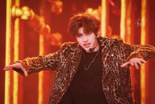 芒果台晚会嘉宾阵容,蔡徐坤将和他同台比拼,顶流男团也加盟其中