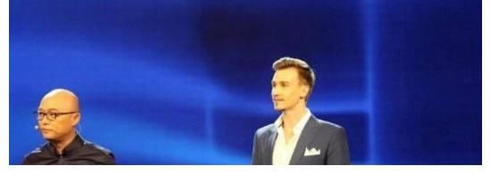 幸福|他上非誠(chéng)勿擾就遭24燈全滅，結(jié)果卻把女導(dǎo)演抱走，今兩人幸福甜蜜