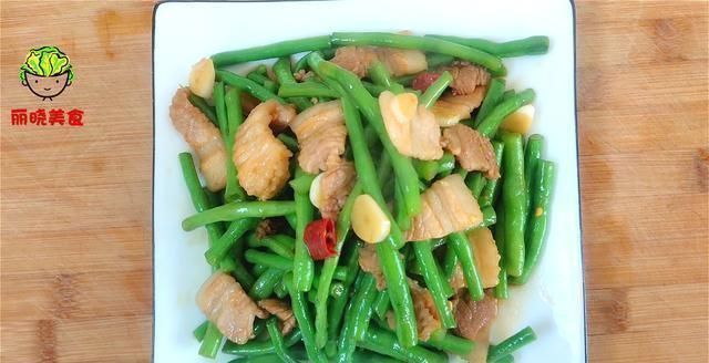 豆角有人焯水,有人直接炒,难怪不好吃,看饭店大厨师是怎么做的