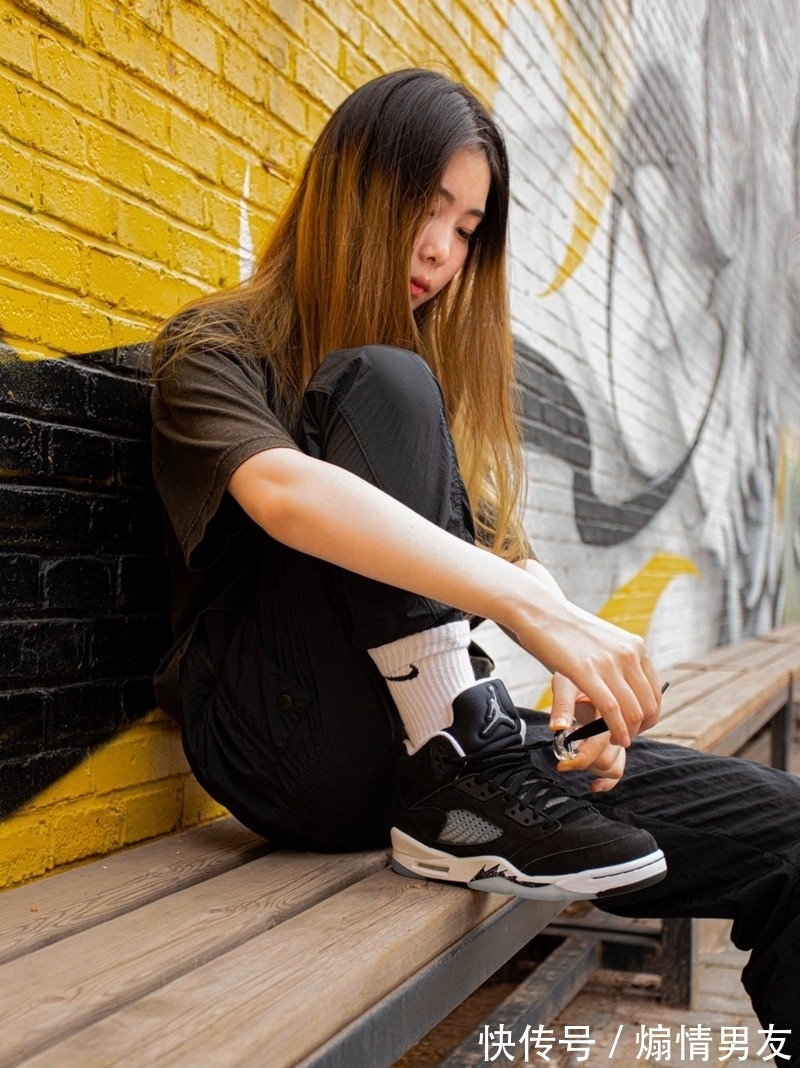 air 黑银脚趾只要千元!今年AJ集体降价快抄底!真怕冬天又涨价!