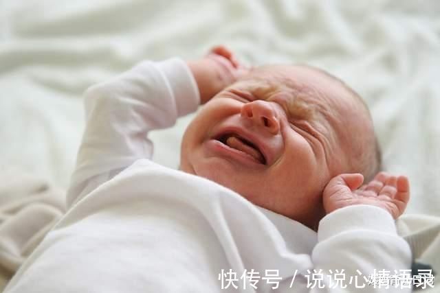 枕头|宝宝什么时候能用枕头？美国儿科学会给出建议，看特征更准确