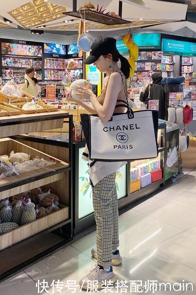 搭配|肉肉女生穿吊带显胖又显壮？那是你没看过这三个搭配思路