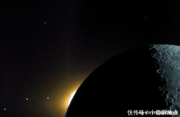 为什么太空中有太阳却还是一片漆黑原理竟然超简单,初中就学过