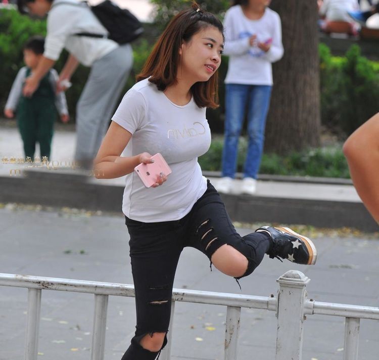 写意|成熟女人韵味十足,努力的眼神书写气质,拼搏的步伐写意魅力