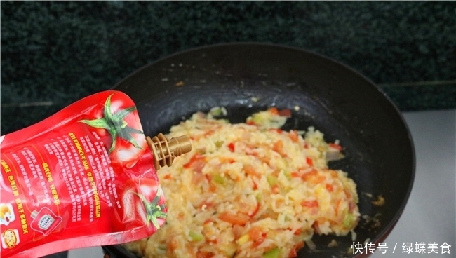 剩米饭完美的吃法不是炒,而是此做法,中西合璧,老人孩子都喜欢