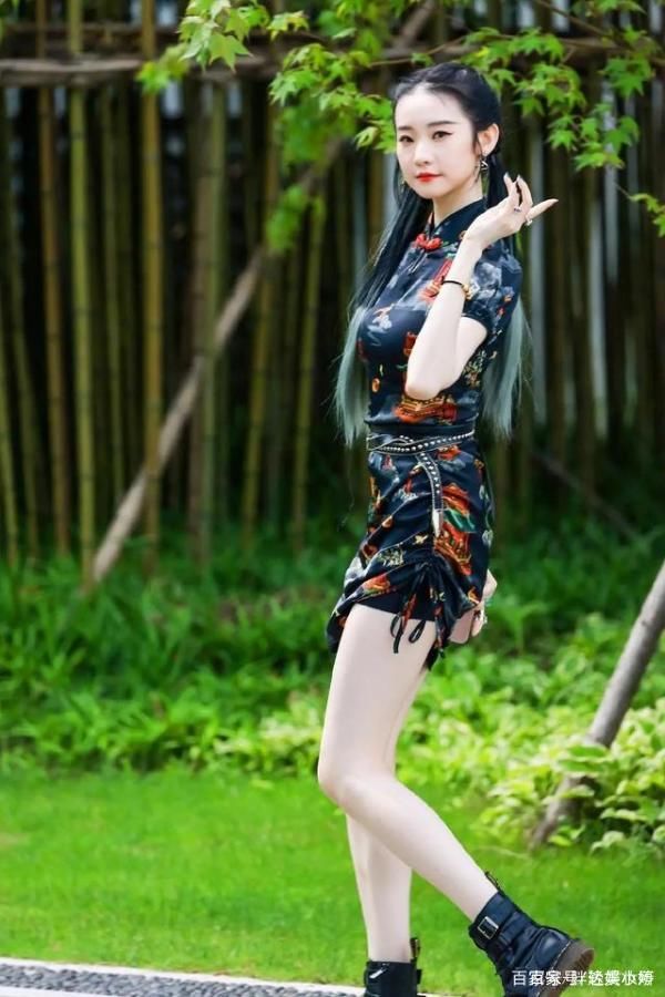 惊艳|张艺凡尝试国潮元素的旗袍,搭配叛逆又炫酷的绿发,既惊艳又高级