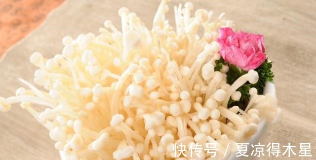 小窍门|很多人吃金针菇都会把根给丢了,学会这个小窍门,可以连吃一个月!