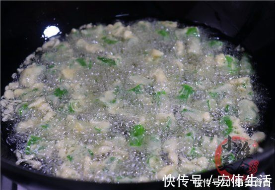 解馋|吃了30年的辣椒，这特色做法还真头一回见，开胃又解馋，太下饭了
