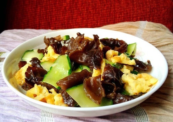 黄瓜别再凉拌了，试试新做法，加两个蛋，美味营养，减肥瘦身！