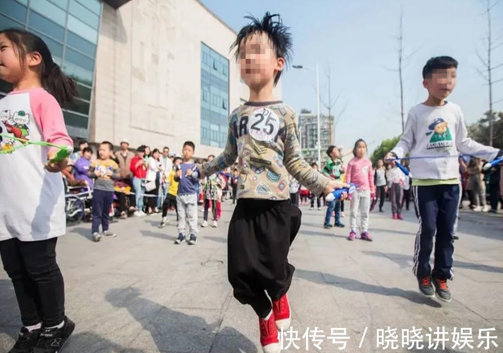 甲状腺功能减退|3年花17万打增高针,家长“疯魔”了:怕孩子以后求职找对象自卑