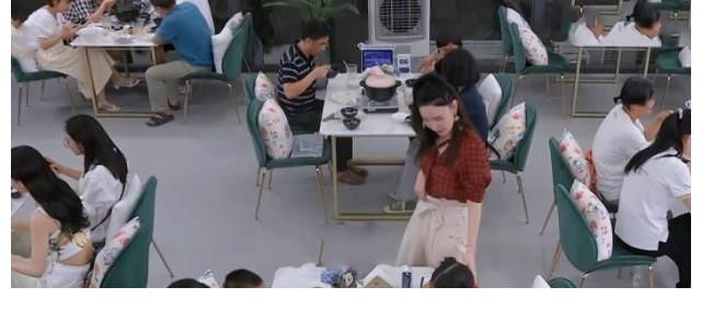 宁静|《中餐厅》偶像包袱最重的嘉宾,别人在忙她补妆,比宁静还能化