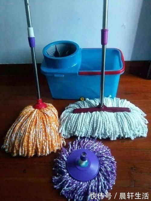 拖把用久了，不仅脏还有异味只需用“它”泡一泡，洗完像新的