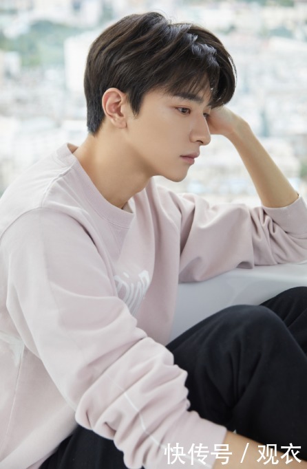 造型|还在卫衣叠穿衬衫?看林一搭配绵羊背心,效果瞬间好到爆