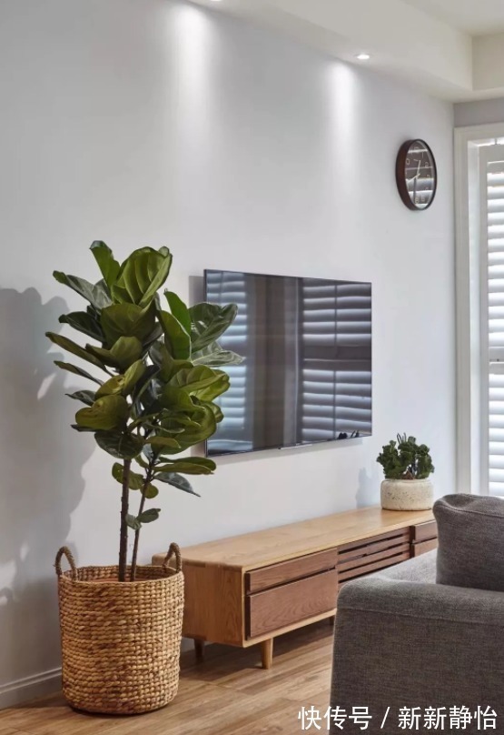 玄关|入住新房才知道,装修越简单才会越耐看,像我家这样装才不易过时