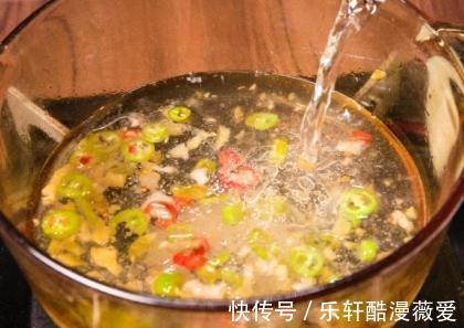 好吃|几分钟就搞定的鲜虾面，作为早餐营养又好吃，做法还简单