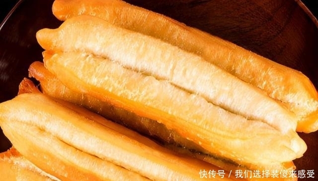 原来炸油条如此简单,不放泡打粉,油条照样蓬松酥脆,外酥里嫩