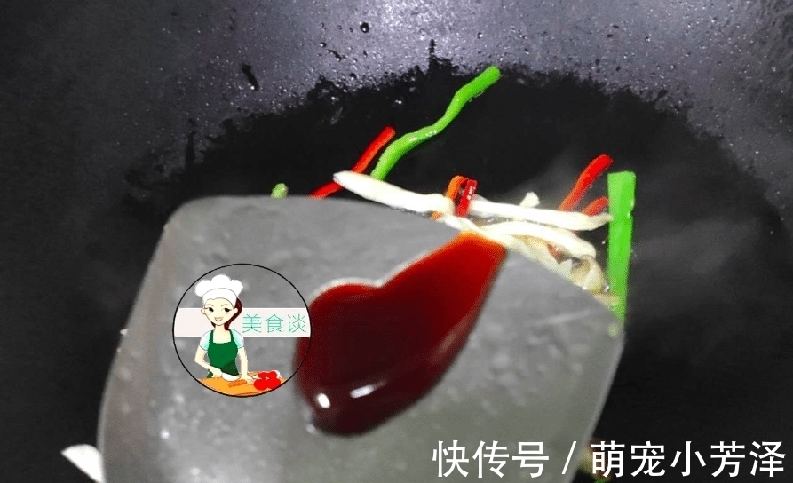 老少皆宜|这三样食材一起炒，不放肉也很鲜，难怪儿子爱吃，做法简单还营养