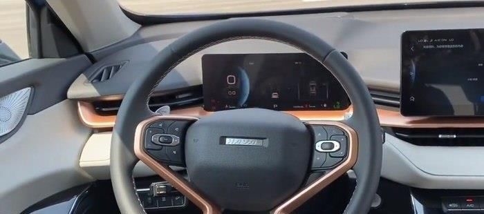 三代哈弗H6|2021款哈弗H6的内饰硬塑料多吗？它费油吗？车主1万公里后有话说