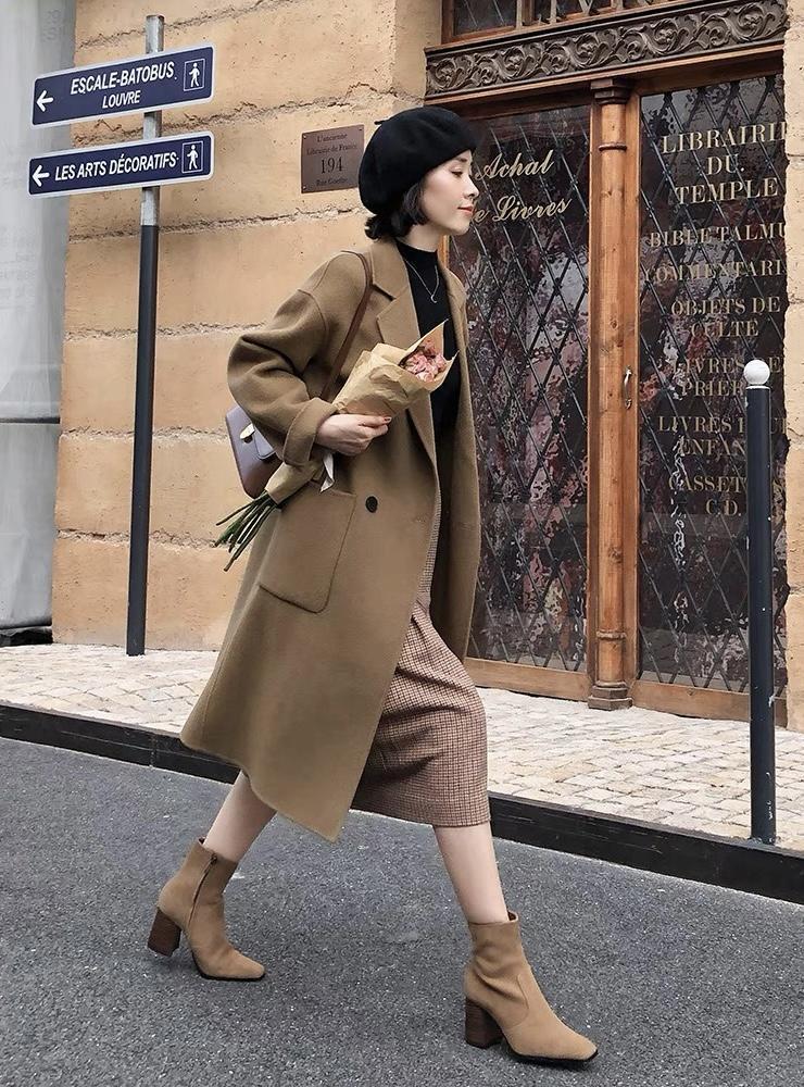 羊毛衫 这才是40+女人该有的打扮,用“大衣+半身裙”,展现出熟龄气质美