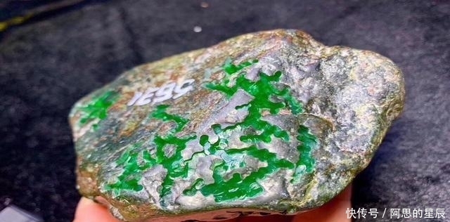 翡翠款式众多,如何挑选合适自己的呢?选购时这几种心态不能有