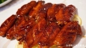 非常简单的一道荤菜,没有做过菜的人也能学会,好吃不腻