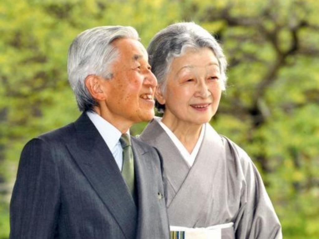 仁皇后|明仁皇后:被当作生育机器,为天皇诞下2子1女,不与天皇合葬