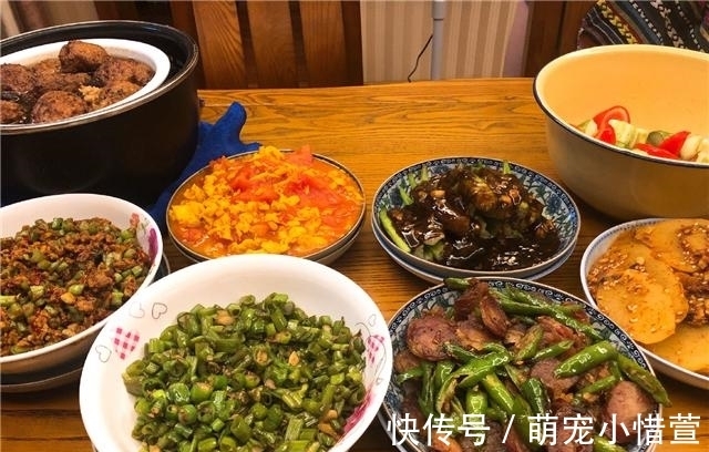 回家|弟弟带准媳妇回家探亲,我特意下厨招待,一桌菜被她嫌弃太寒碜!