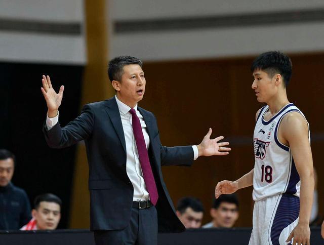 汤杰|CBA最新转会:马布里试训野球大神,浙江00后离队,广东拿下汤杰