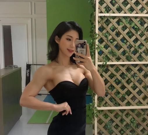 腹肌|每天300个仰卧起坐，持续锻炼3小时，有这样的腹肌也不为怪