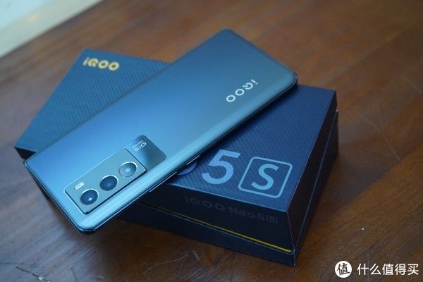 c10|iQOO Neo 5S开箱，独显加持，准原系统，这是你2022第一台手机吗？