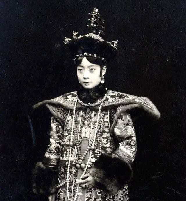 无语|“自古红颜多薄命,恹恹无语对东风”,末代皇后婉容的悲惨结局