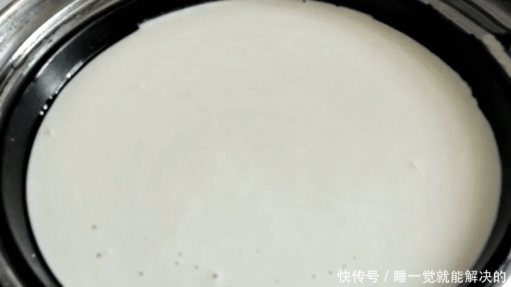 春天,草莓不要直接吃了,试试此做法,香甜软糯,好吃零添加