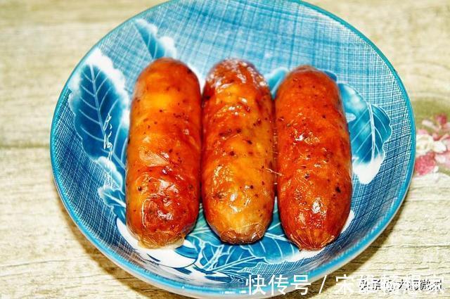 年夜饭|晒娘俩做的年夜饭,4凉8热上一桌,第一次就地过年火了朋友圈