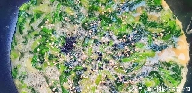 阳春三月,一把菠菜2颗蛋,半碗面粉做早餐,同时也是减脂晚餐