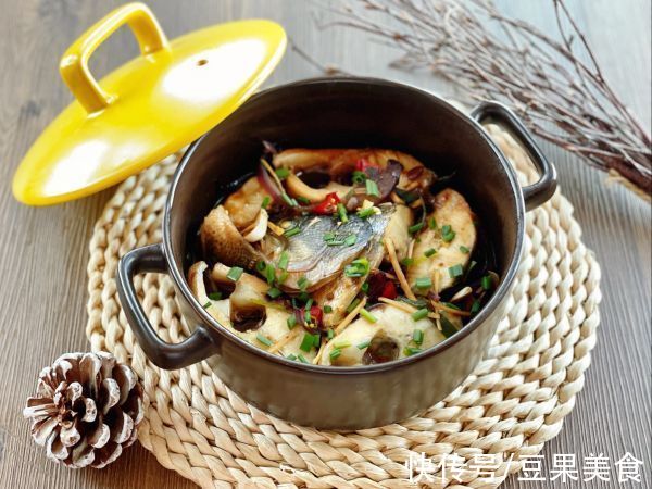 鲈鱼不止可以清蒸，这么做大人小孩抢着吃，酱香浓郁，回味无穷