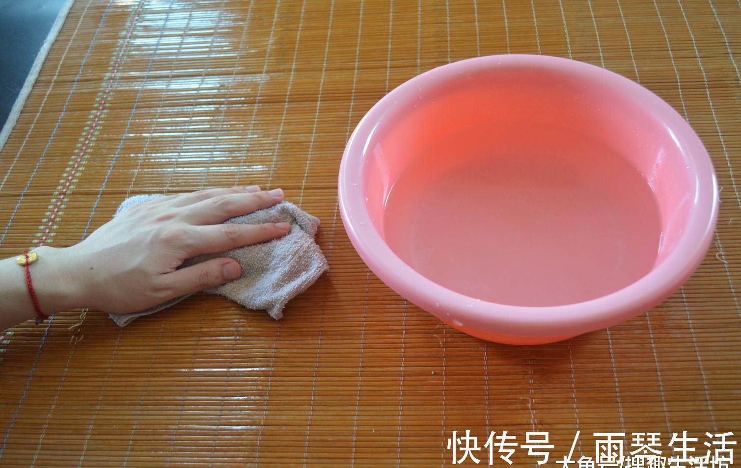 冲洗|凉席脏了别再用水冲洗了, 教你5分钟清洗凉席, 洗的干净还能除螨