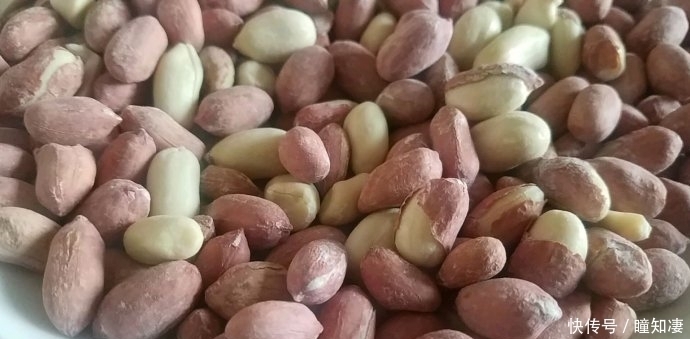 花生米不要炒了,盐水泡一泡,比炒的好吃,又酥又香,好吃过瘾