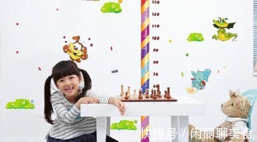 生长激素|7岁男孩矮同龄人一截,经筛查发现是因为上培训班引起,妈妈发愁