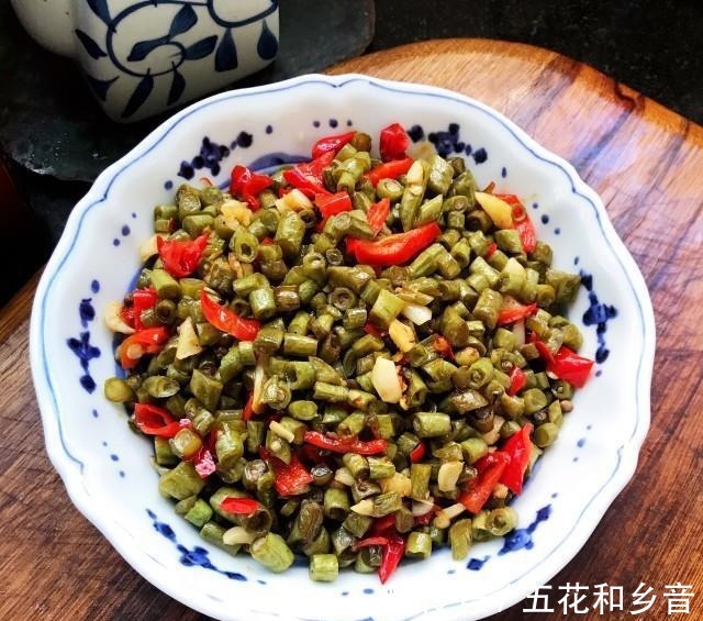 下饭|红辣椒炒酸豆角,酸辣开胃,超级下饭!