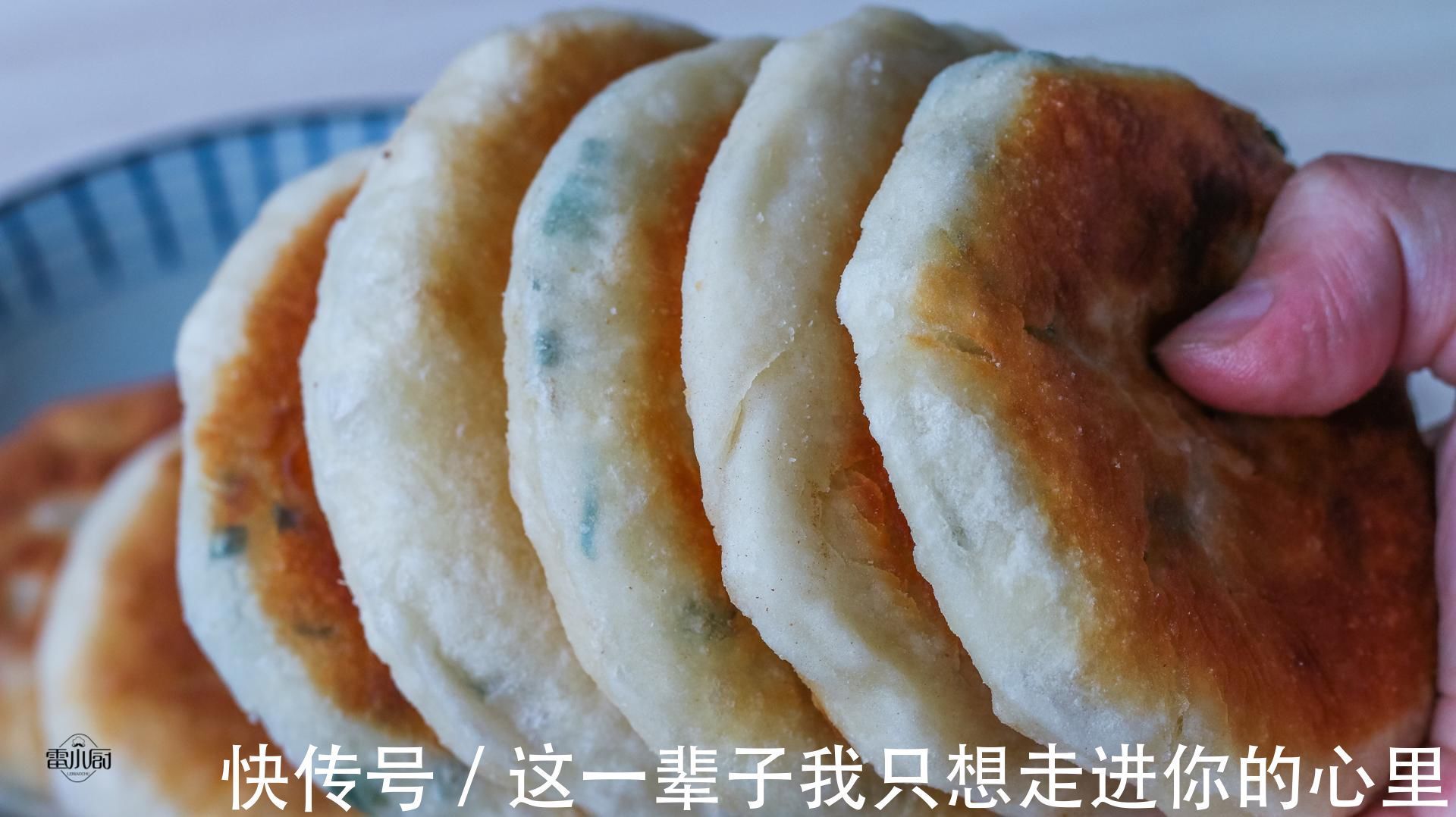 懒人早餐饼|懒人早餐饼,不用揉面,筷子搅一搅,做出来的饼比面包还松软