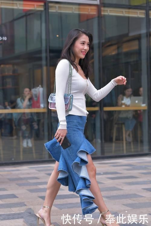 休闲风|街拍小姐姐时尚又有范,简约又个性的穿搭,美出了新高度