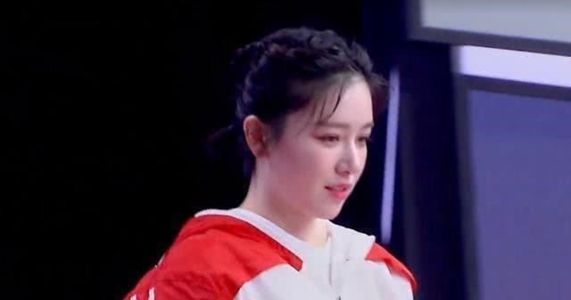 疯狂|阚清子戴假发疯狂地摇摇头,看到她的状态,吴磊忍不住笑了起来