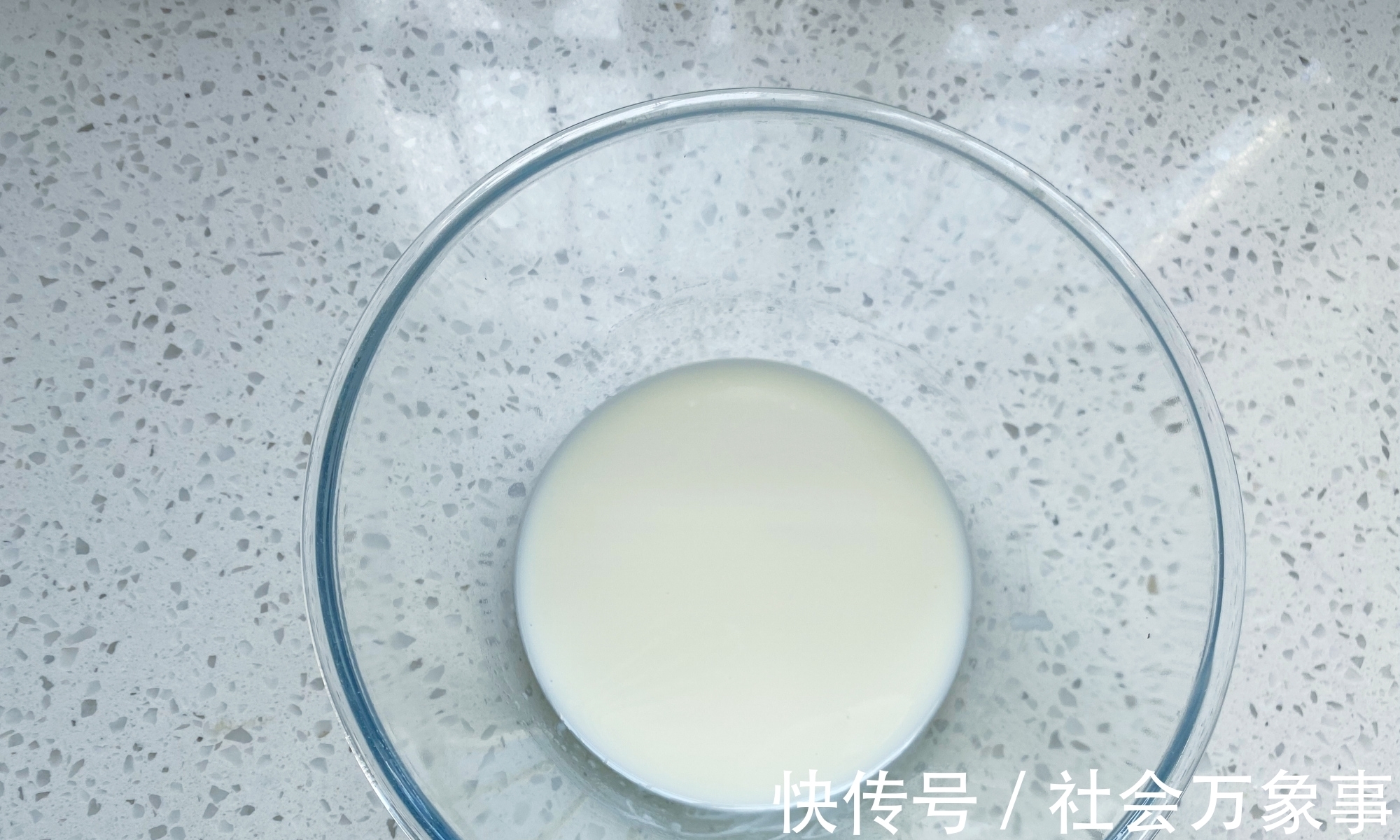 蛋白霜|蛋糕此做法太好吃了，我家一周吃五次，卷一卷细腻柔软又美味